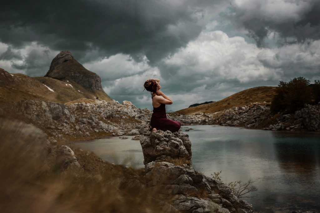 Dramatic self portrait photography taken by artist Anna Heimkreiter.